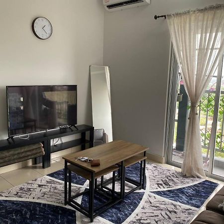 Alanis D'Semporna Homestay Sepang Exterior photo