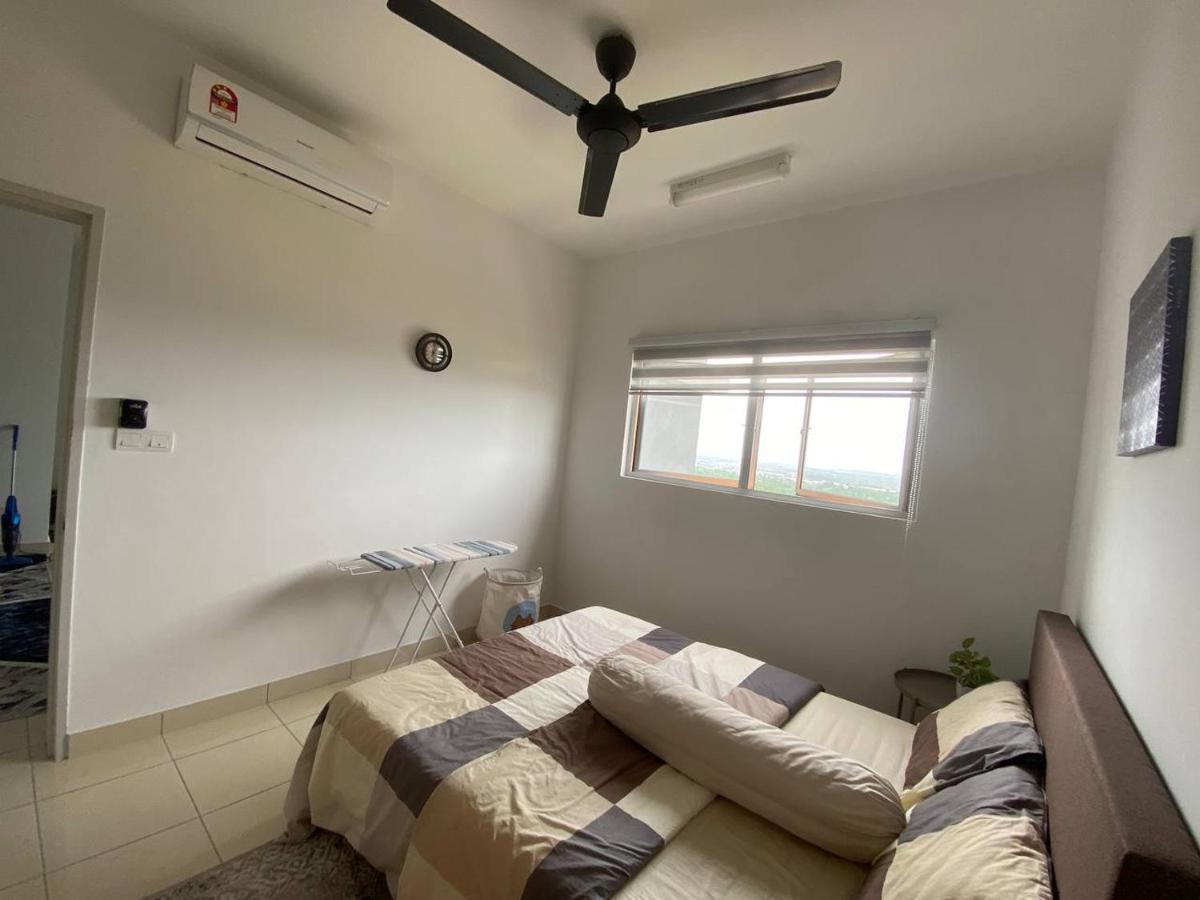 Alanis D'Semporna Homestay Sepang Exterior photo